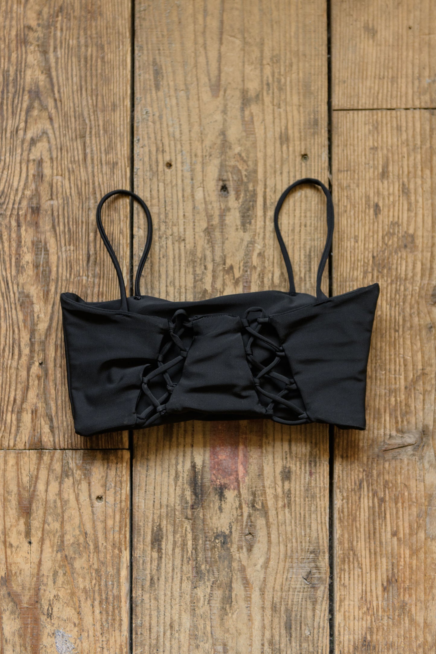 BANDEAU RIPPLE BLACK LINE TOP